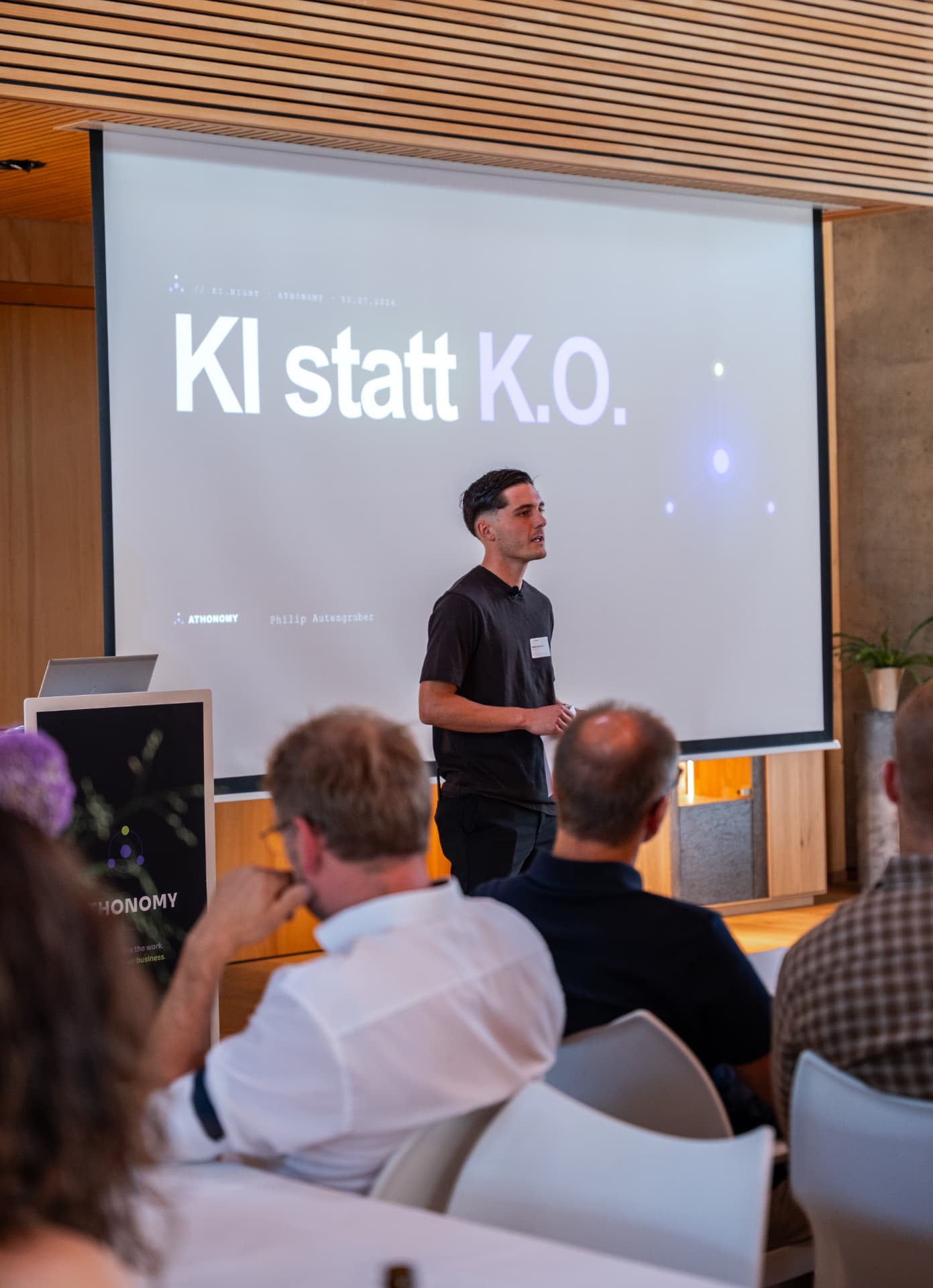 Philip Autengruber während der Keynote „KI statt K.O.“