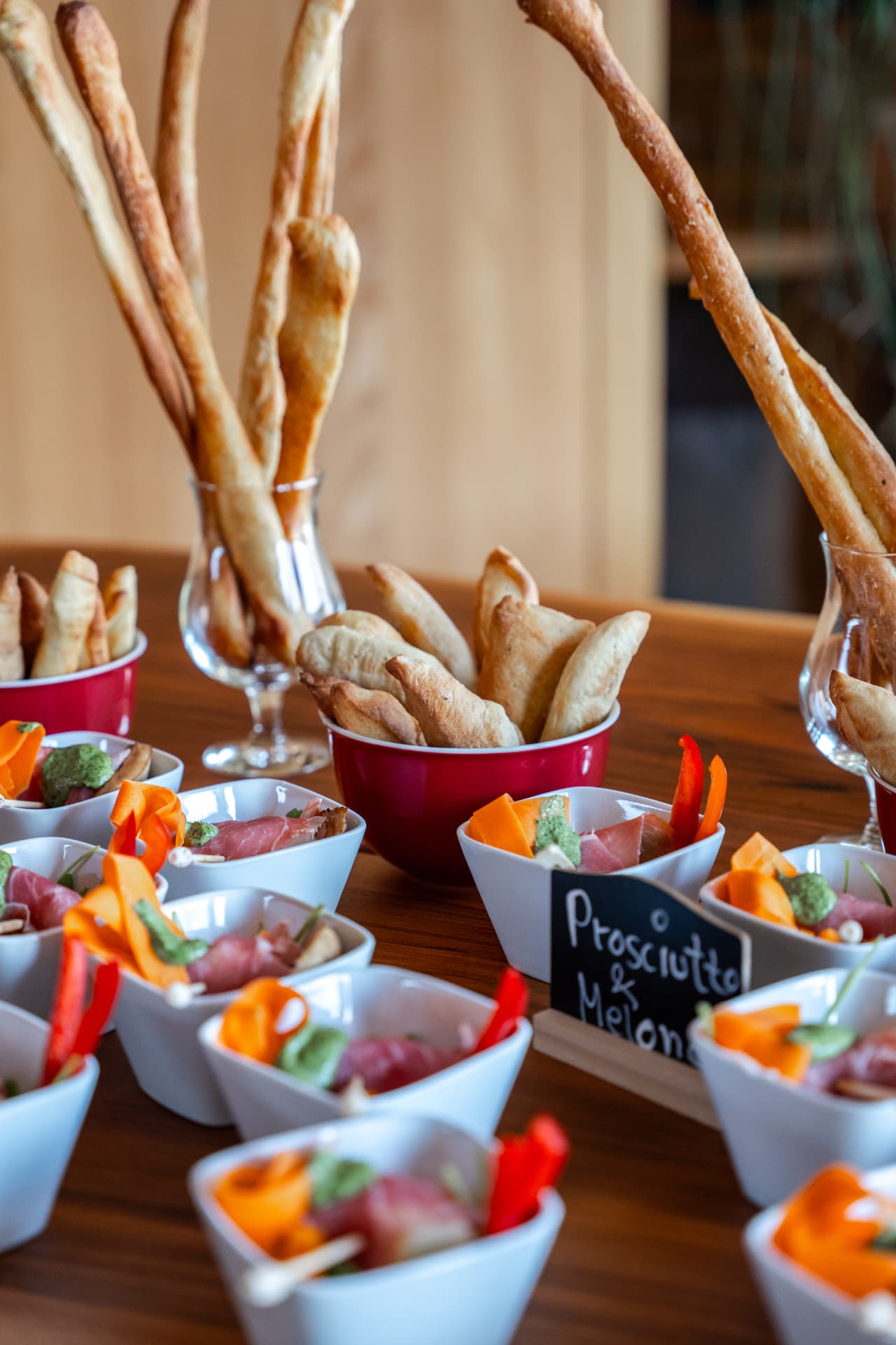 Fingerfood-Buffet mit Prosciutto und Melone